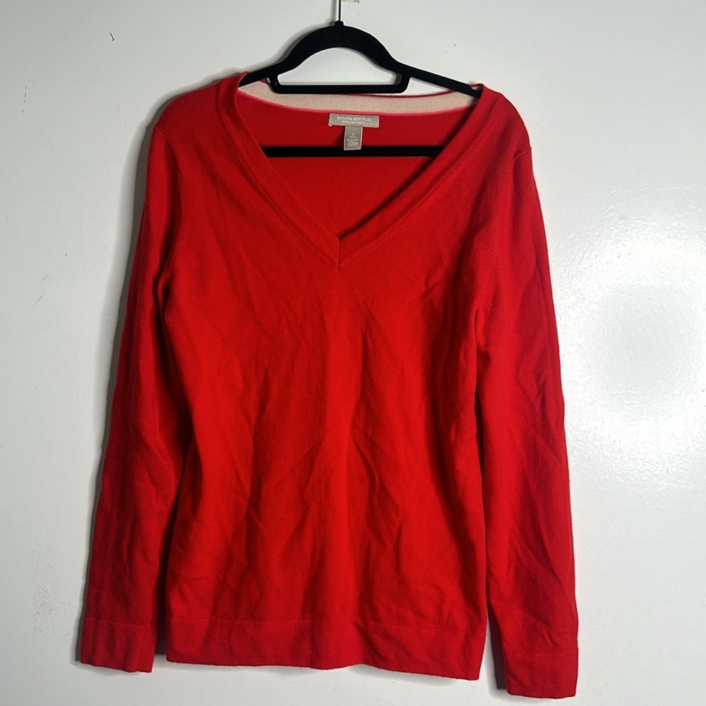 Banana Republic extra fine Marino wool red sweater vneck size L office holiday